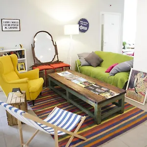 Meet Gardalake Hostal