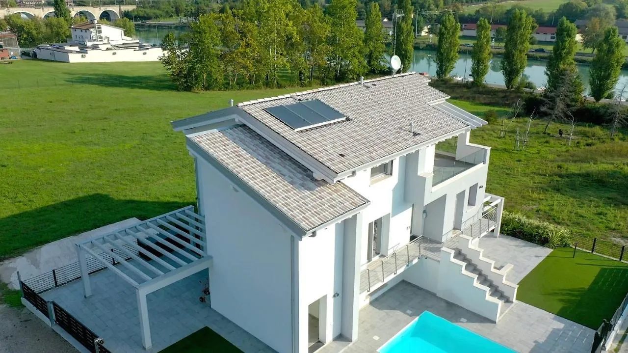 Luxury Suite La Finestra Sul Mincio Peschiera del Garda Italia